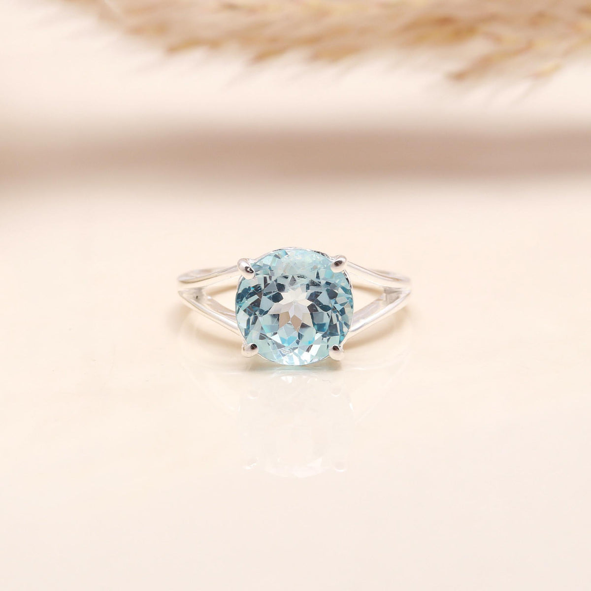 The Azure Crown: Vintage Style Scroll Ring