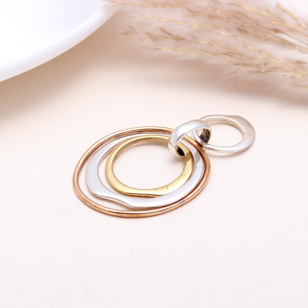 The Tri-Tone Unity: Organic Interlocking Circles Pendany