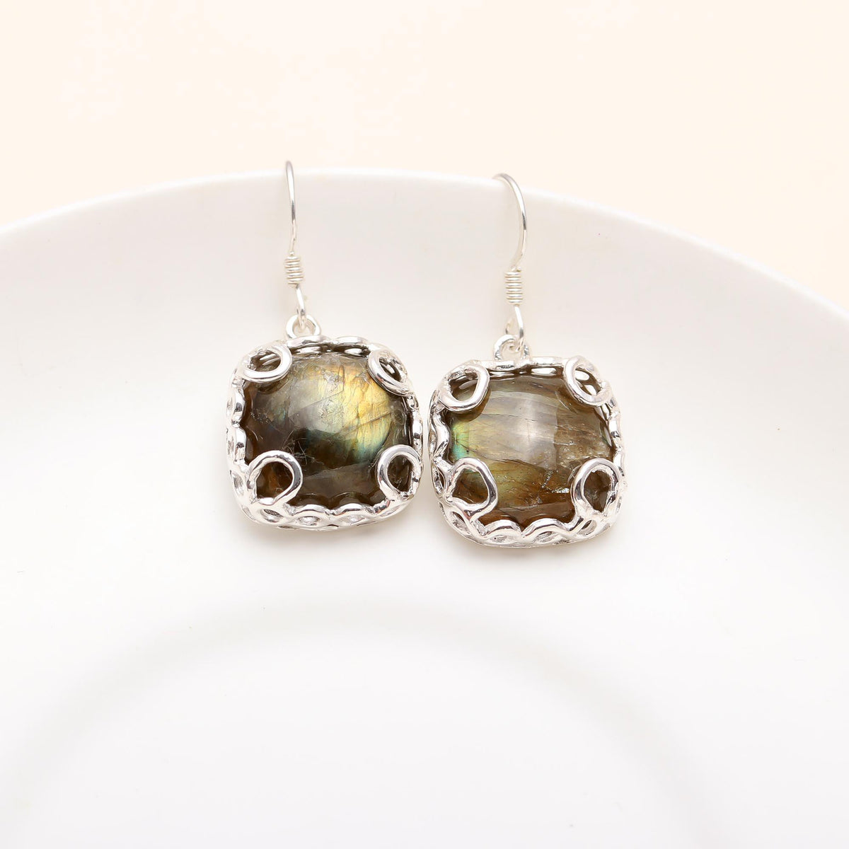 #gemstone_labradorite