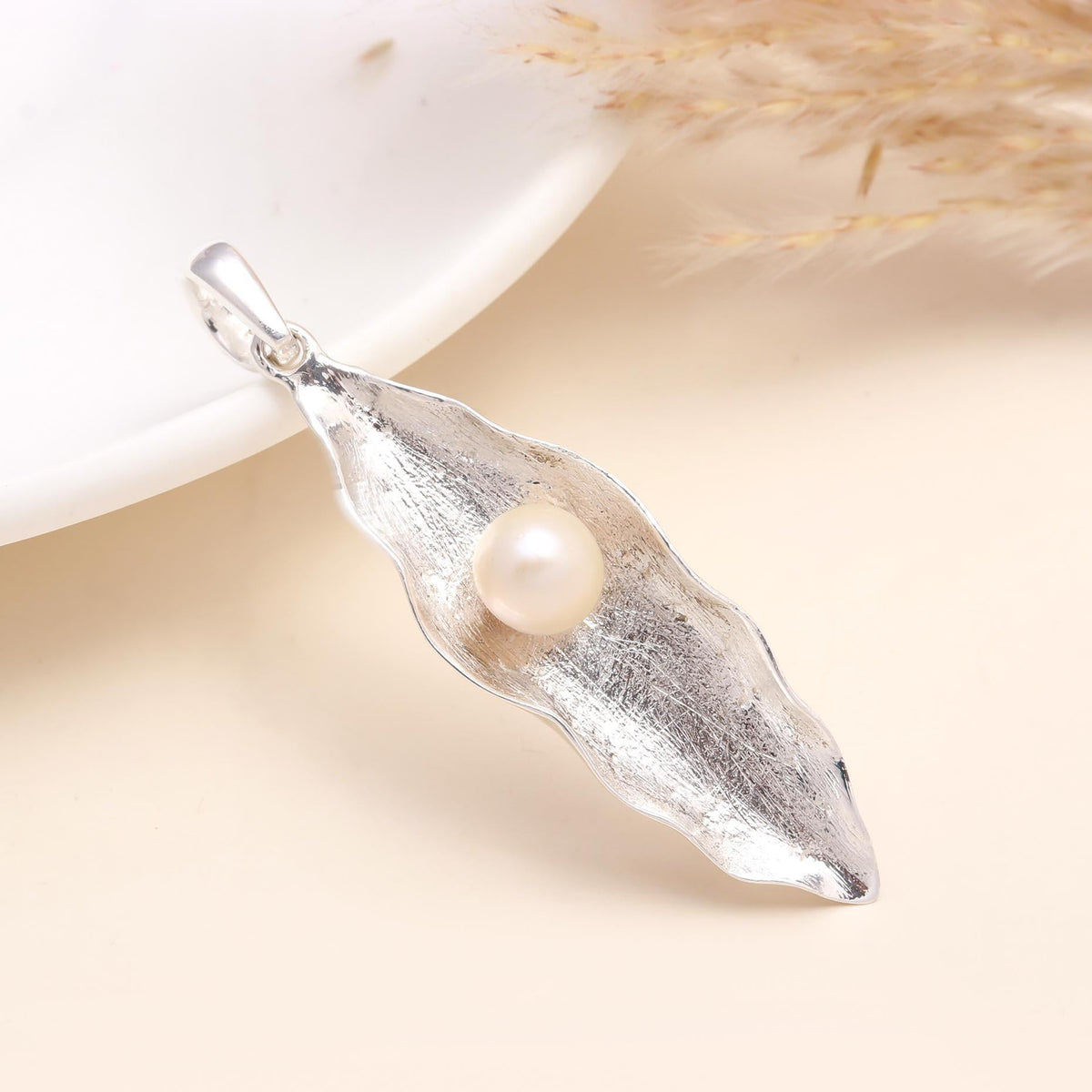 925 Sterling Silver Leaf Pendant with Single Pearl Accent