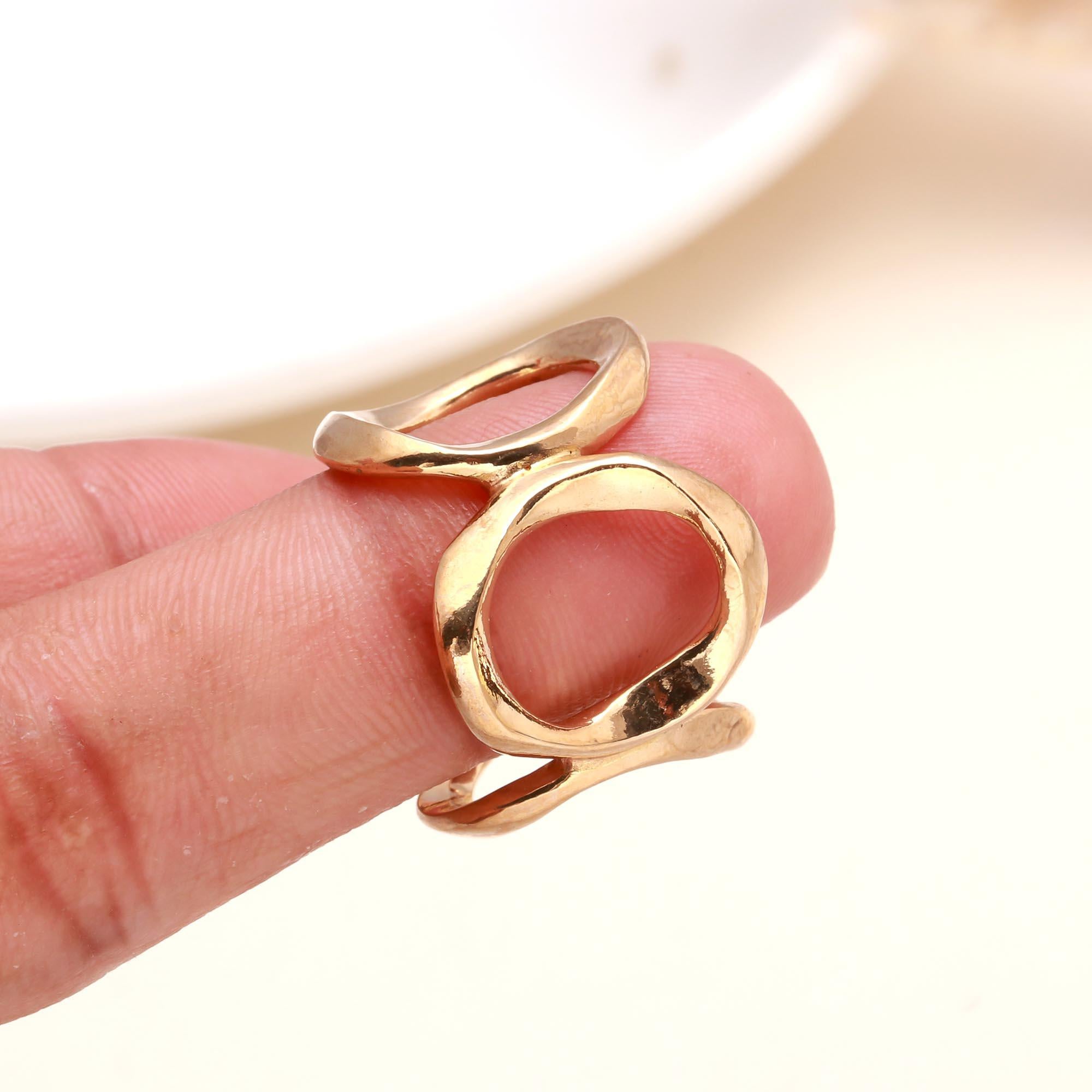 The Organic Loop: Gold Openwork Circle Ring
