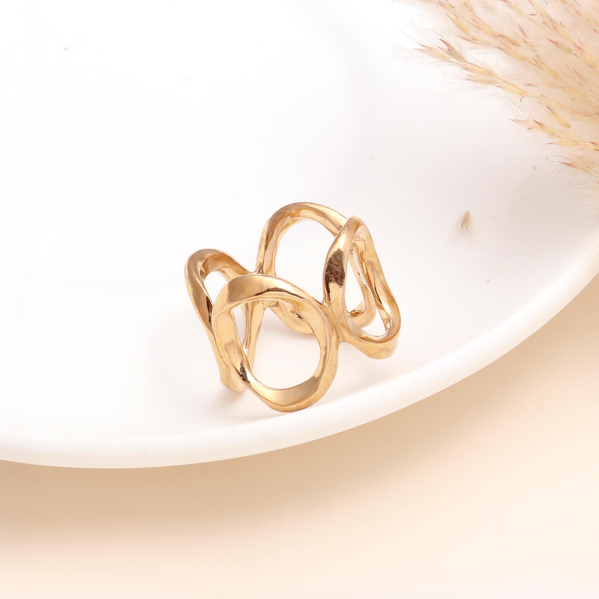The Organic Loop: Gold Openwork Circle Ring
