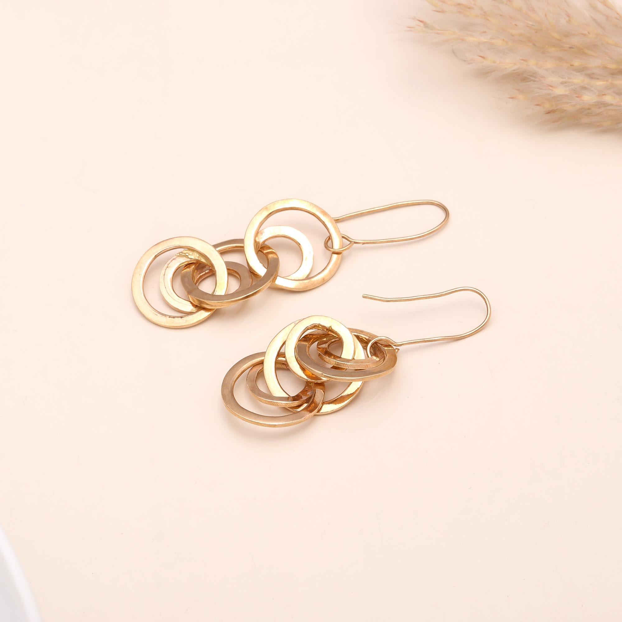 The Infinity Link: Interlocking Circle Earrings