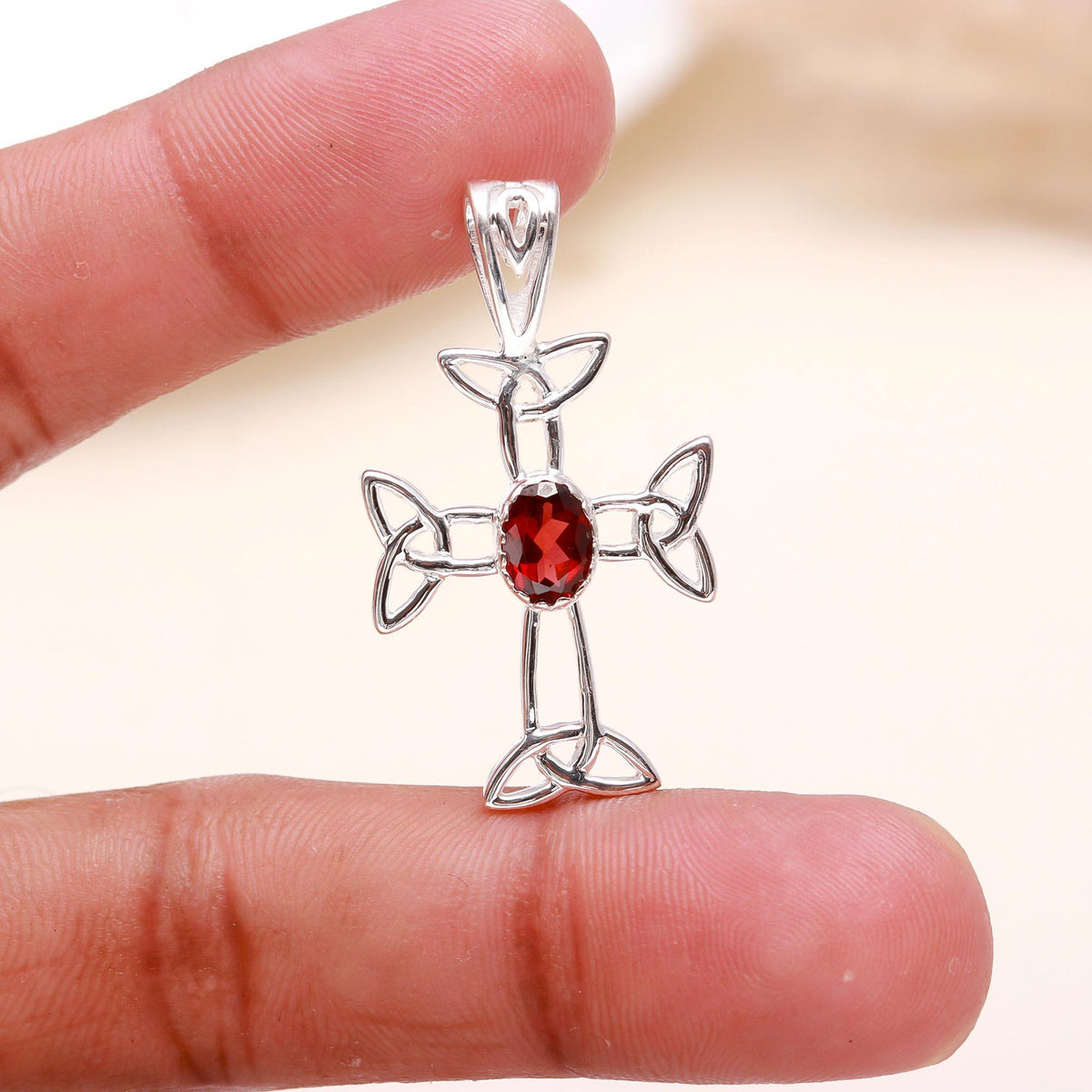 925 Sterling Silver Celtic Pendant With Garnet