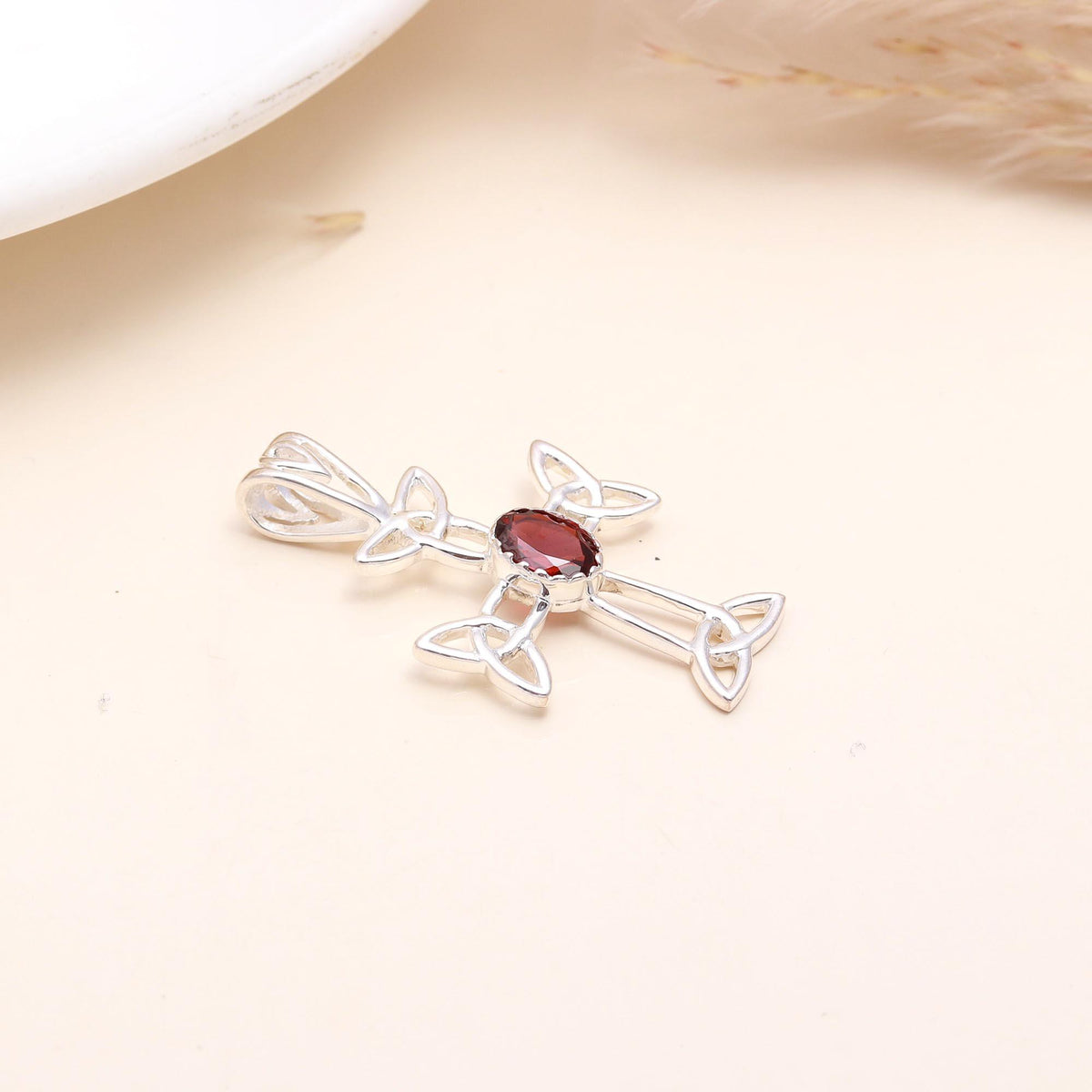 925 Sterling Silver Celtic Pendant With Garnet