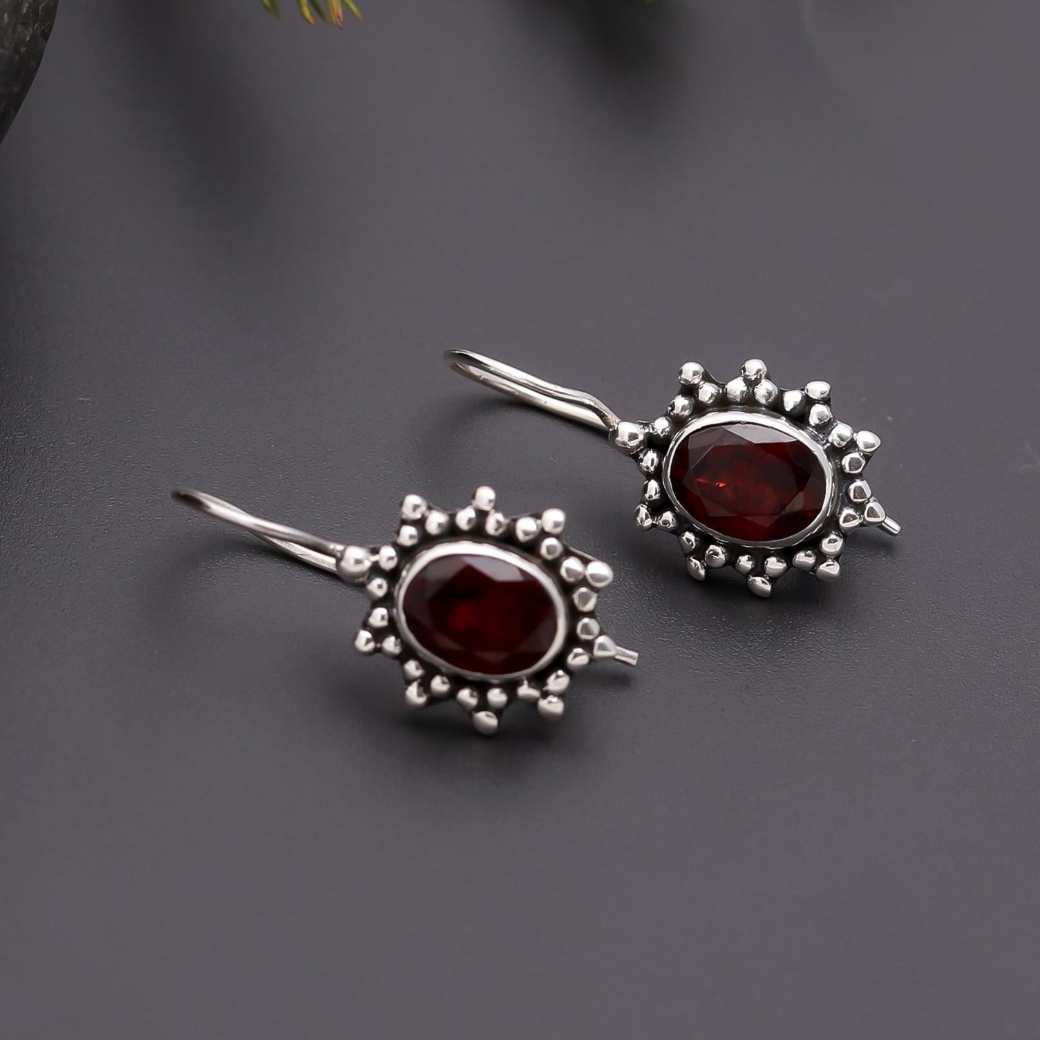 #gemstone_garnet