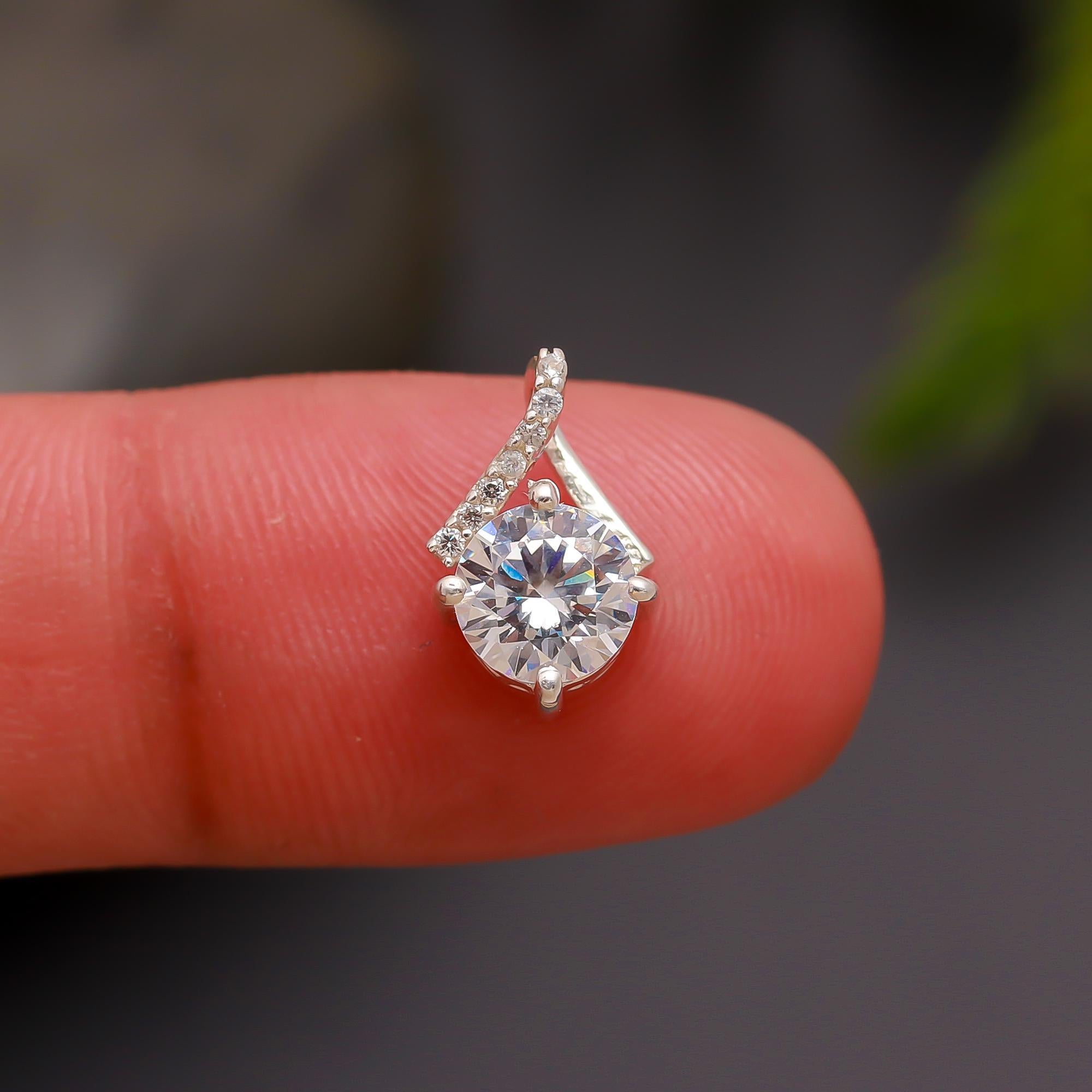 925 Silver Classic Solitaire Twist Pendant