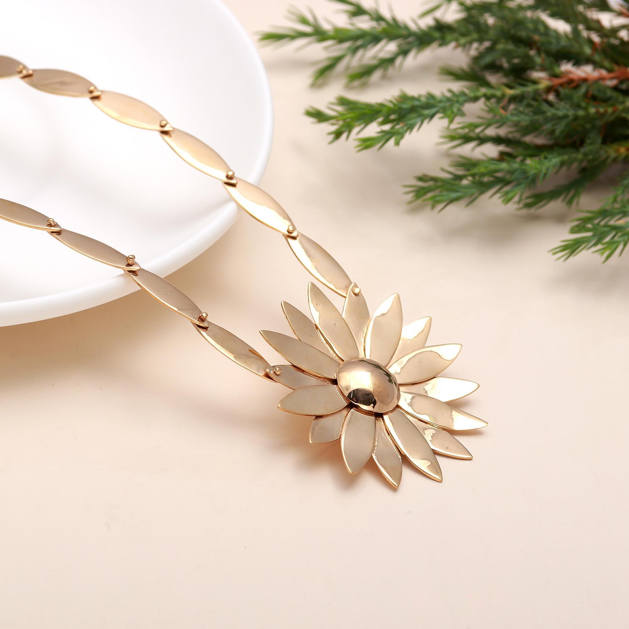 The Solar Bloom: Gold Sunflower Link Necklace