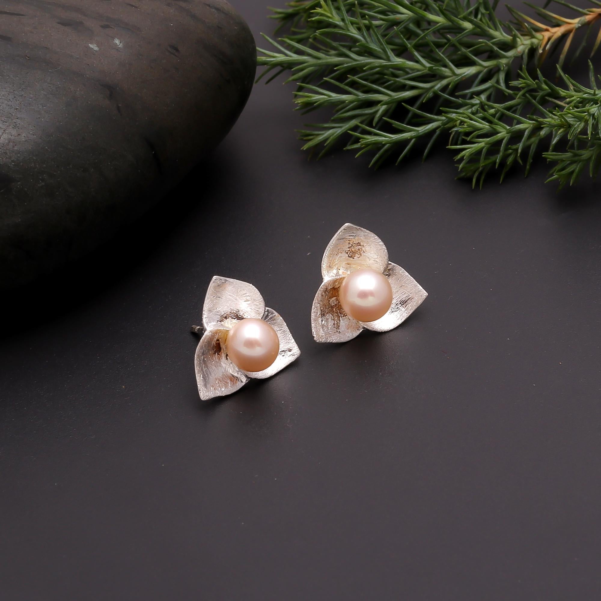 The Trillium Stud: Silver Petal Pearl Studs