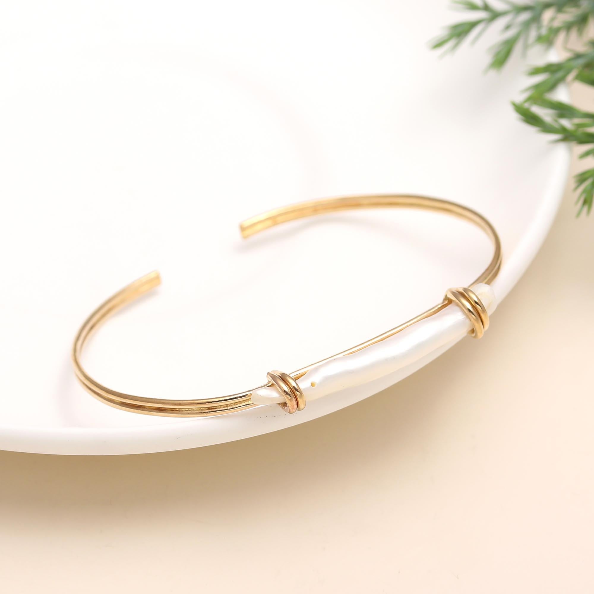 The Luminous Horizon: Stick Pearl Gold Cuff
