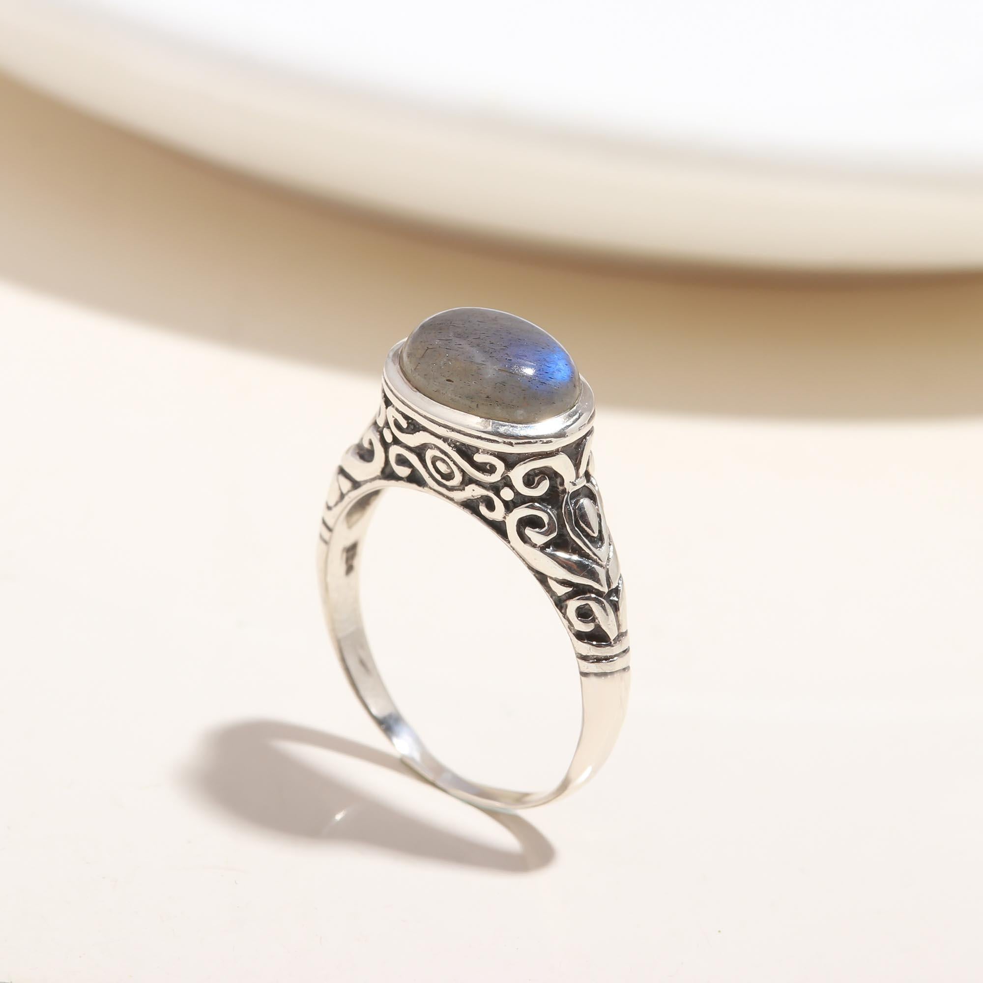 The Mystic Heritage: Vintage Filigree Labradorite Ring
