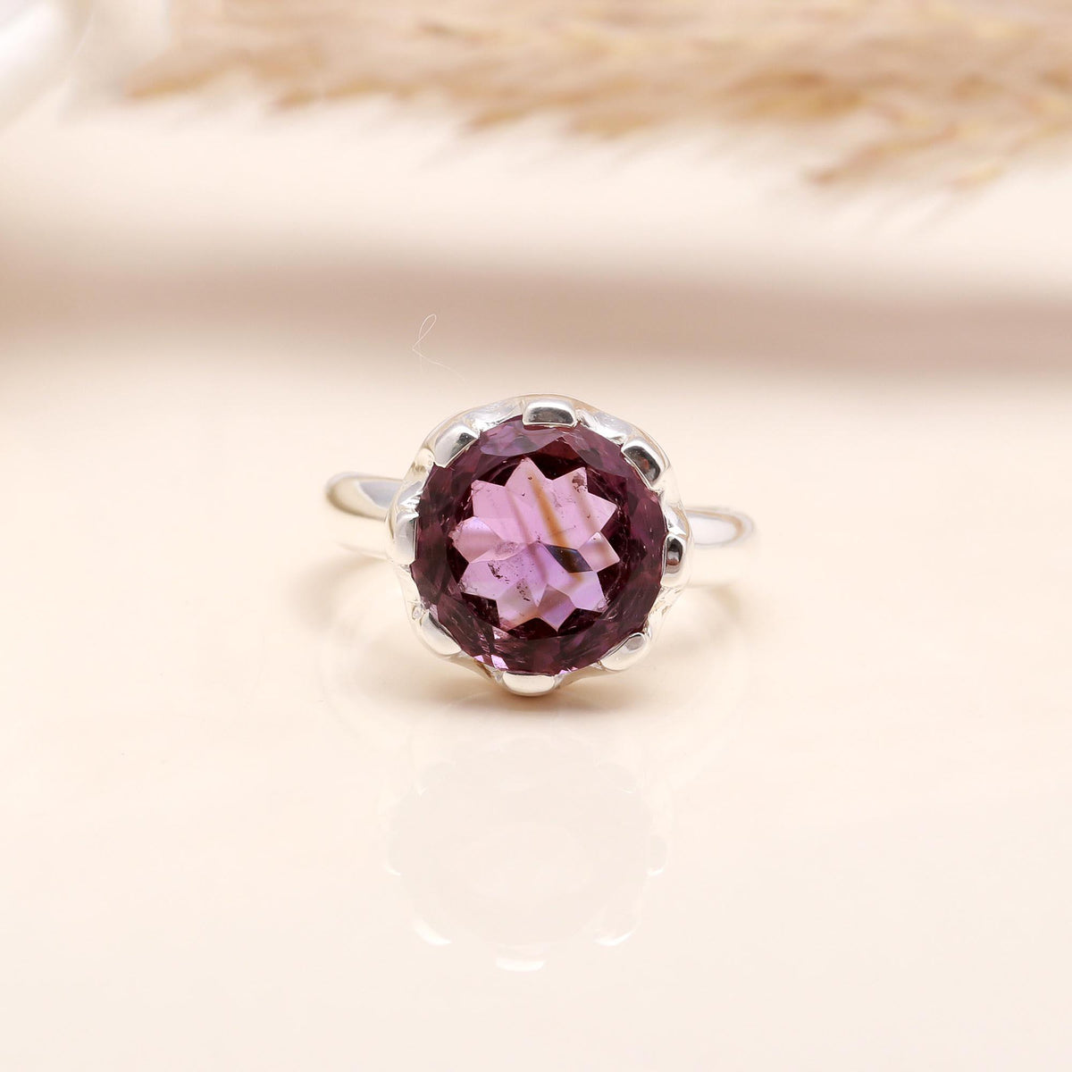 The Crown Jewel: Scalloped Crown Setting Ring