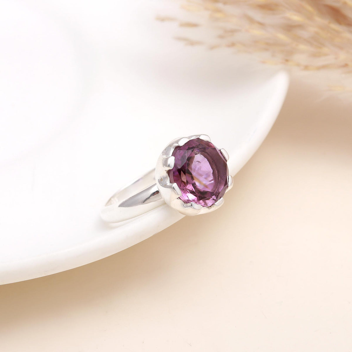 The Crown Jewel: Scalloped Crown Setting Ring