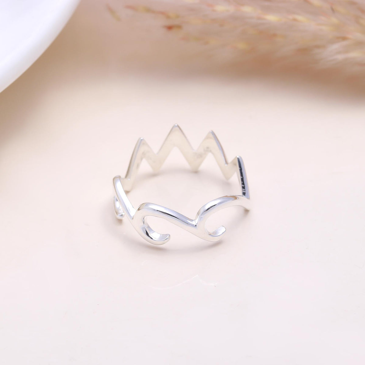 The Electric Beat: Silver Zigzag Wave Ring