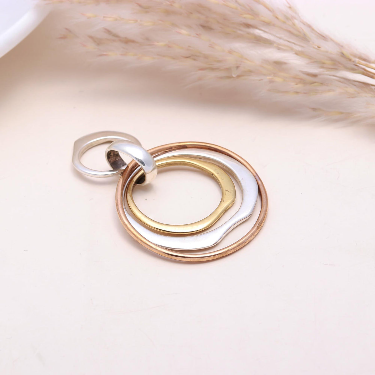 The Tri-Tone Unity: Organic Interlocking Circles Pendany