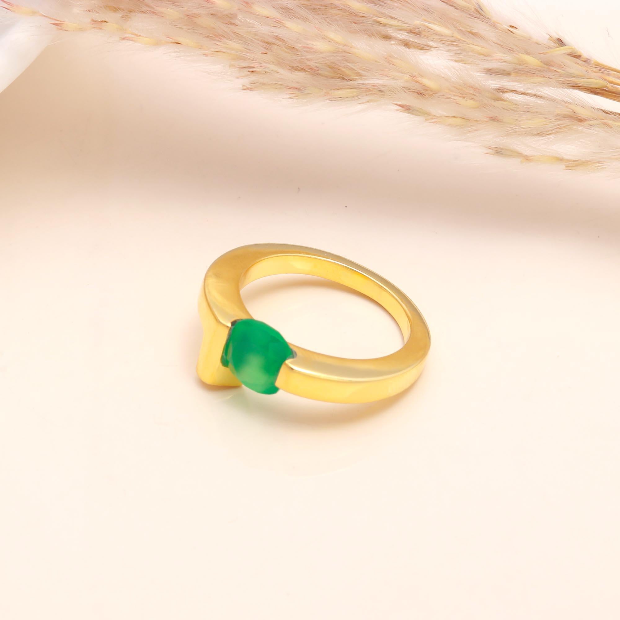 The Modern Emerald: Green Onyx Gold Ring