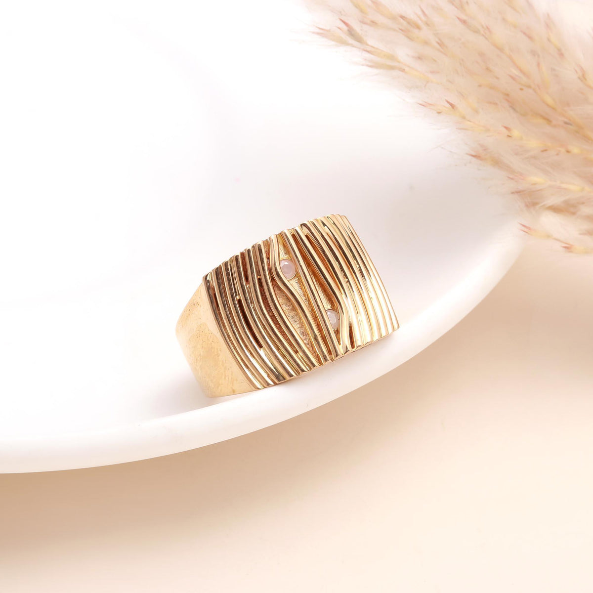 The Linear Horizon: Grooved Wide Band Ring