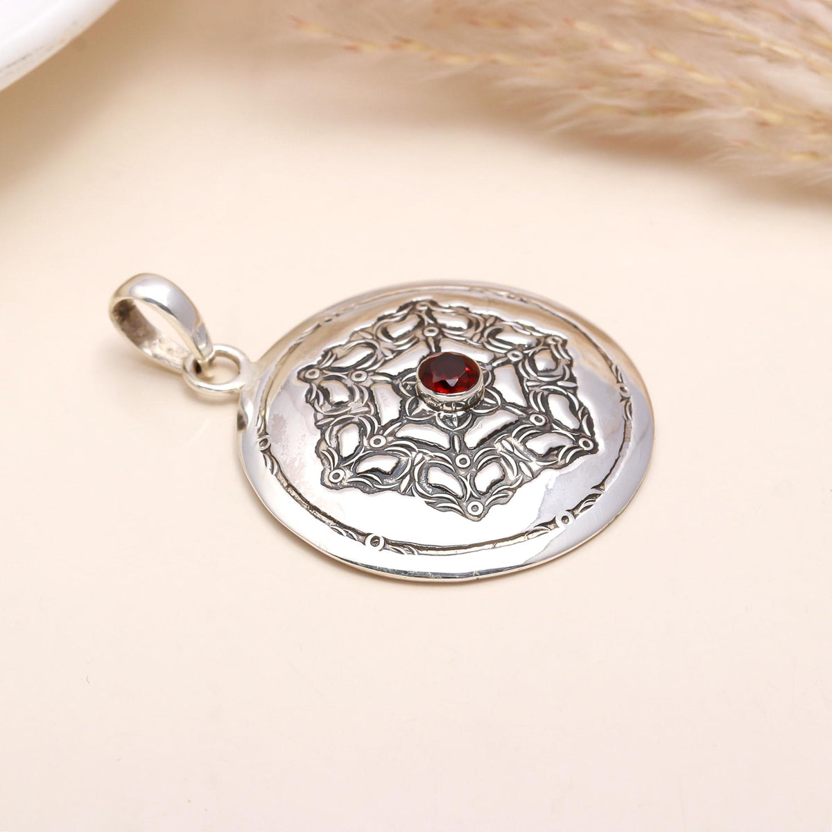 925 Sterling Silver Vintage Round Medallion Garnet Pendant