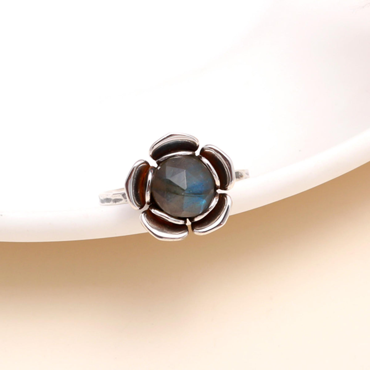 925 Sterling Silver Labradorite Floral Ring