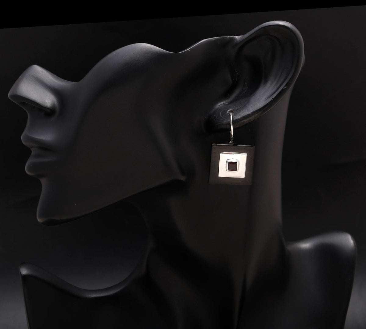 #gemstone_garnet