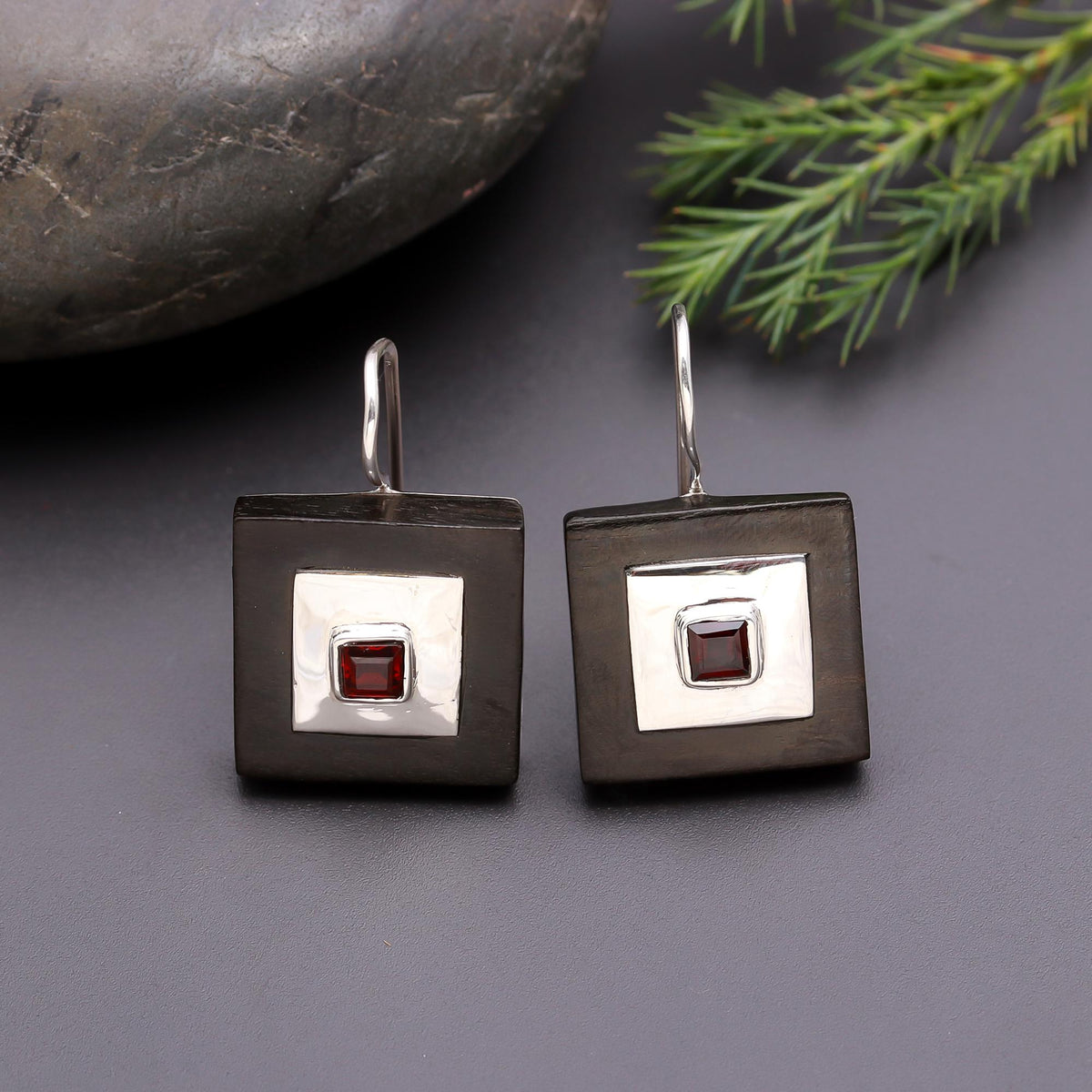 #gemstone_garnet