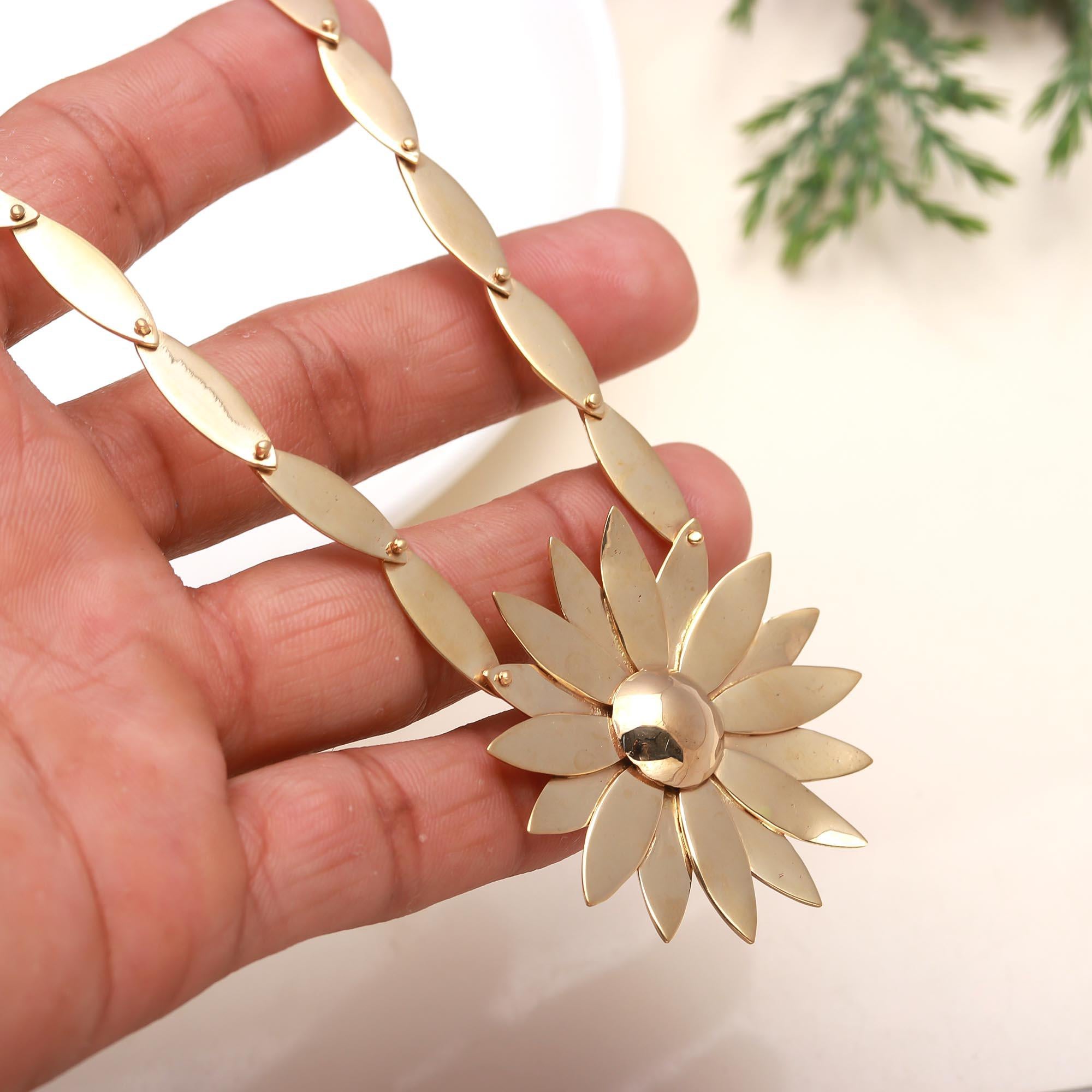The Solar Bloom: Gold Sunflower Link Necklace