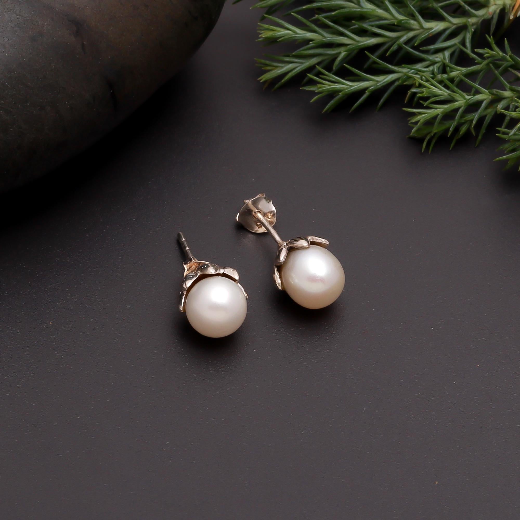 The Pearl Bud: Botanical Pearl Silver Studs