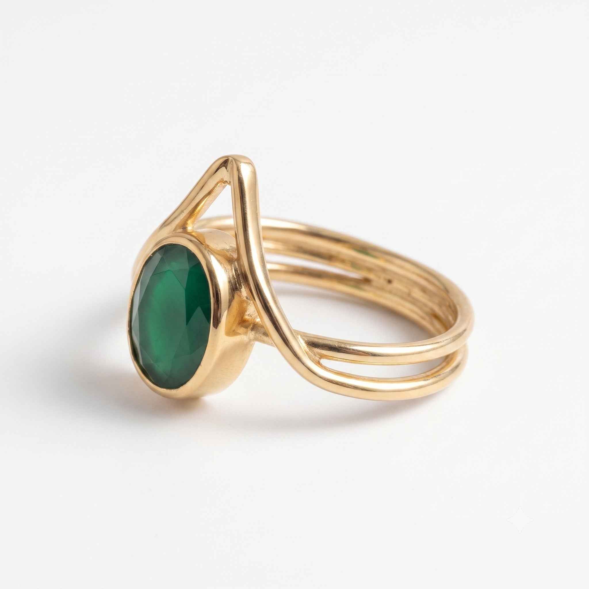The Verdant Peak: Green Onyx Chevron Ring