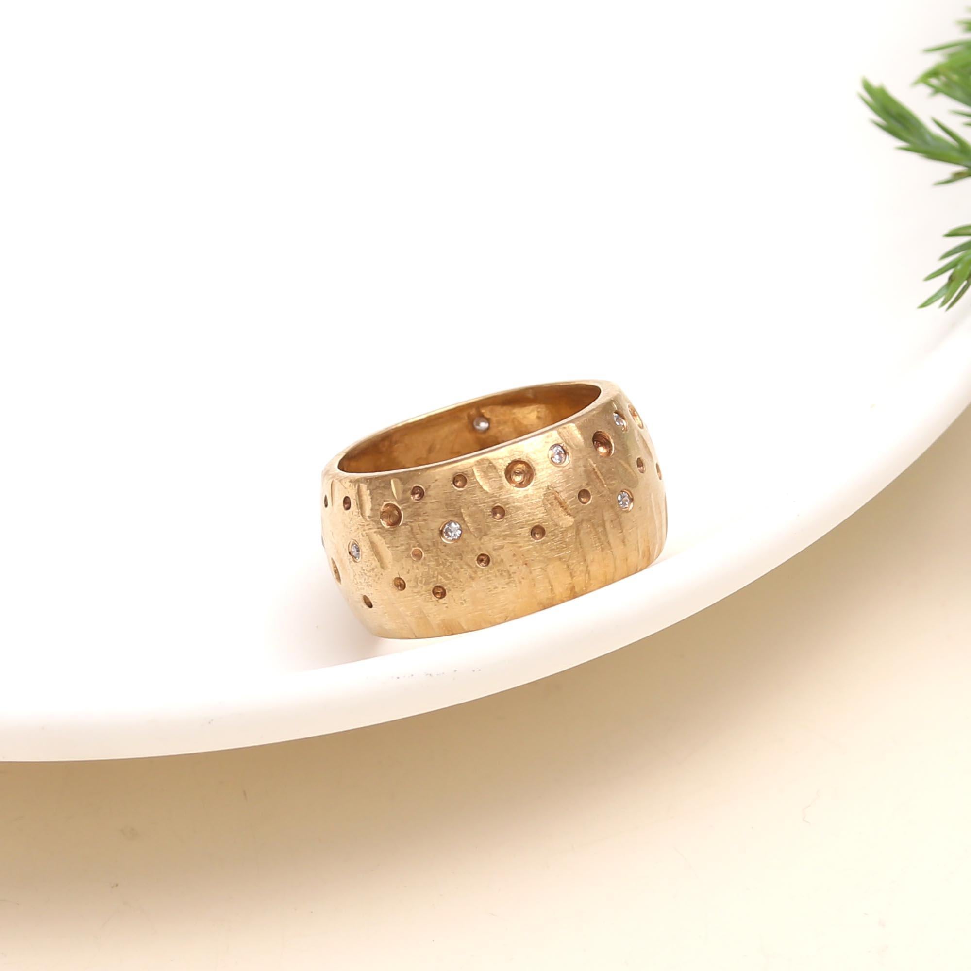 The Stardust Band: Wide Flush Set Ring