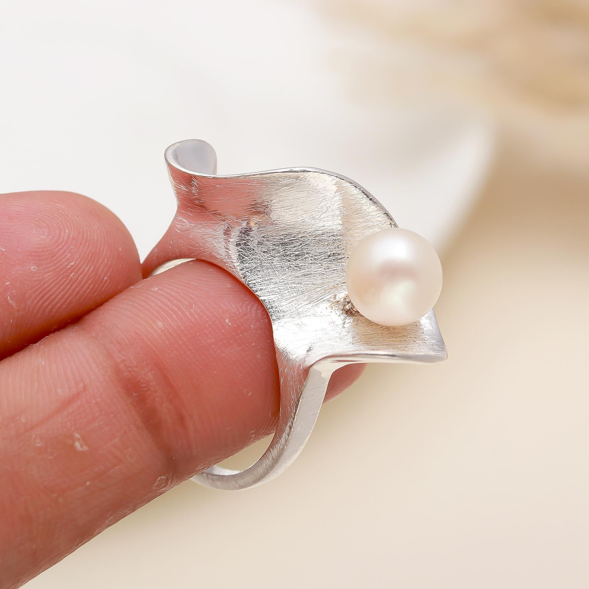 The Modern Oyster: Sculptural Pearl & Brushed Silver Ring