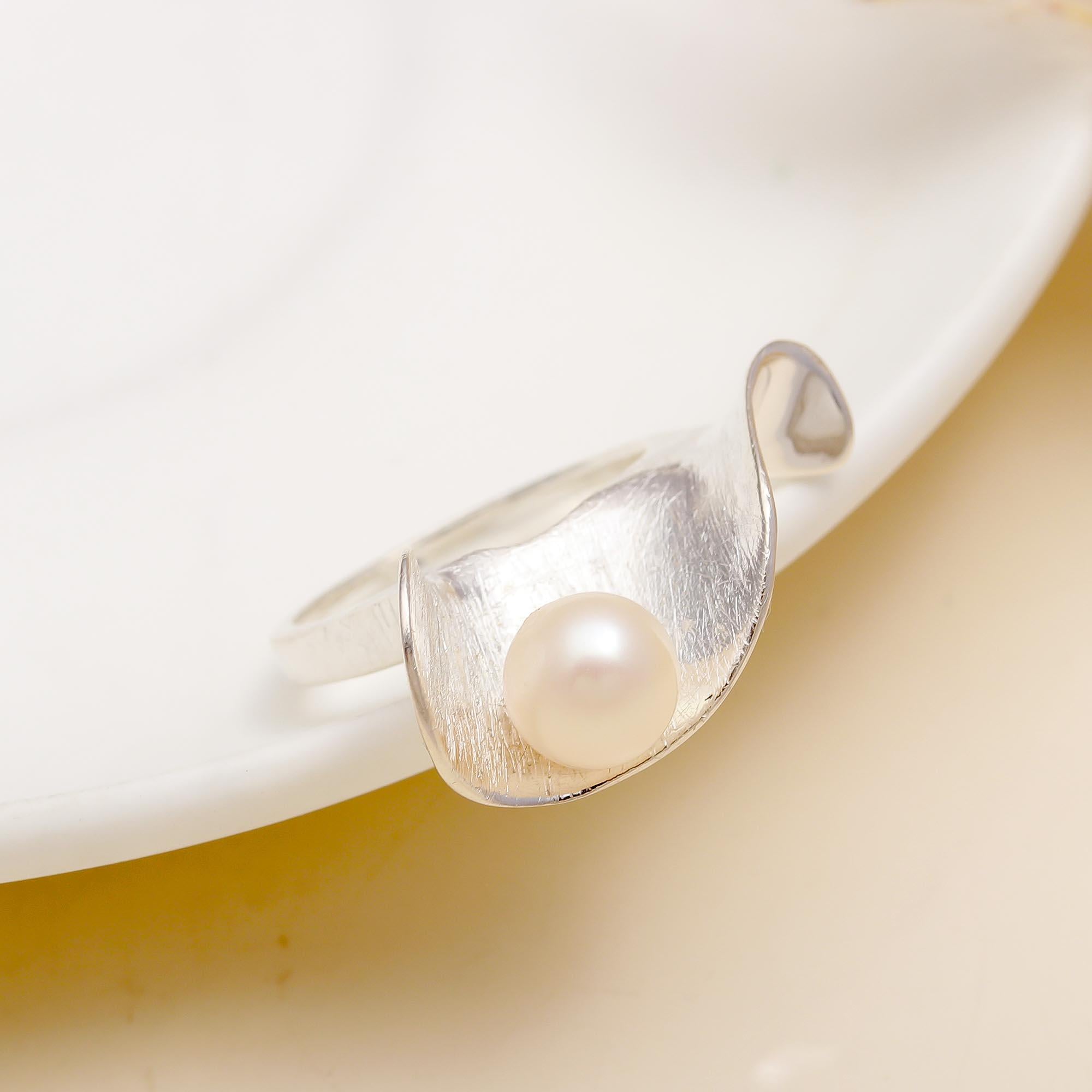 The Modern Oyster: Sculptural Pearl & Brushed Silver Ring
