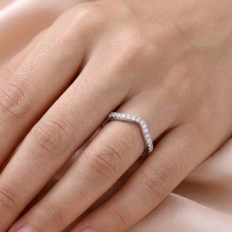 The Vintage Wave: 0.50ct Moissanite Contoured Milgrain Band